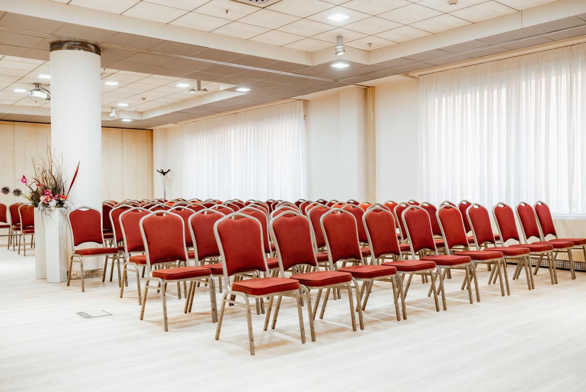 Holiday Inn Belgrade By Ihg Ngoại thất bức ảnh