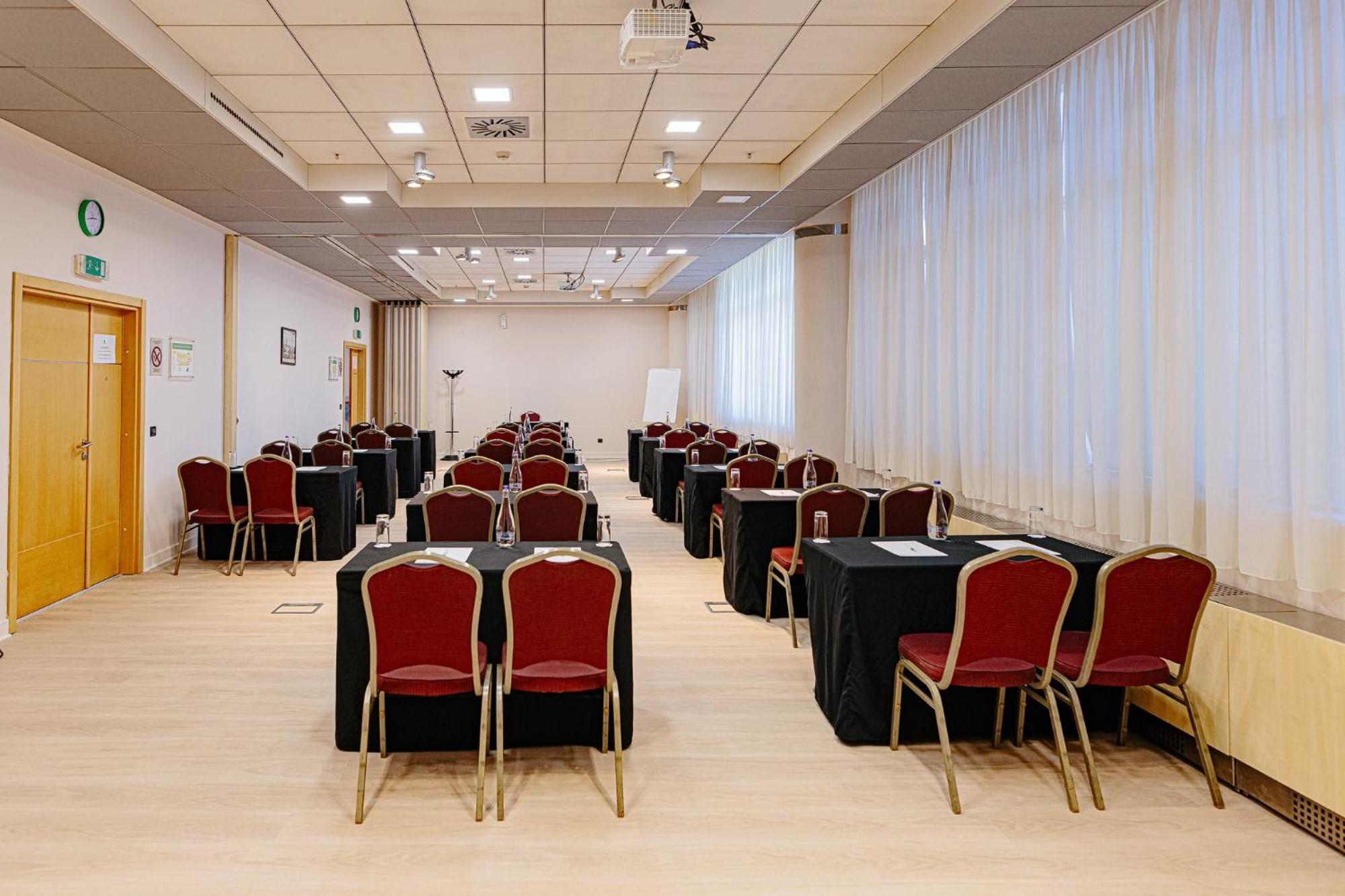 Holiday Inn Belgrade By Ihg Ngoại thất bức ảnh