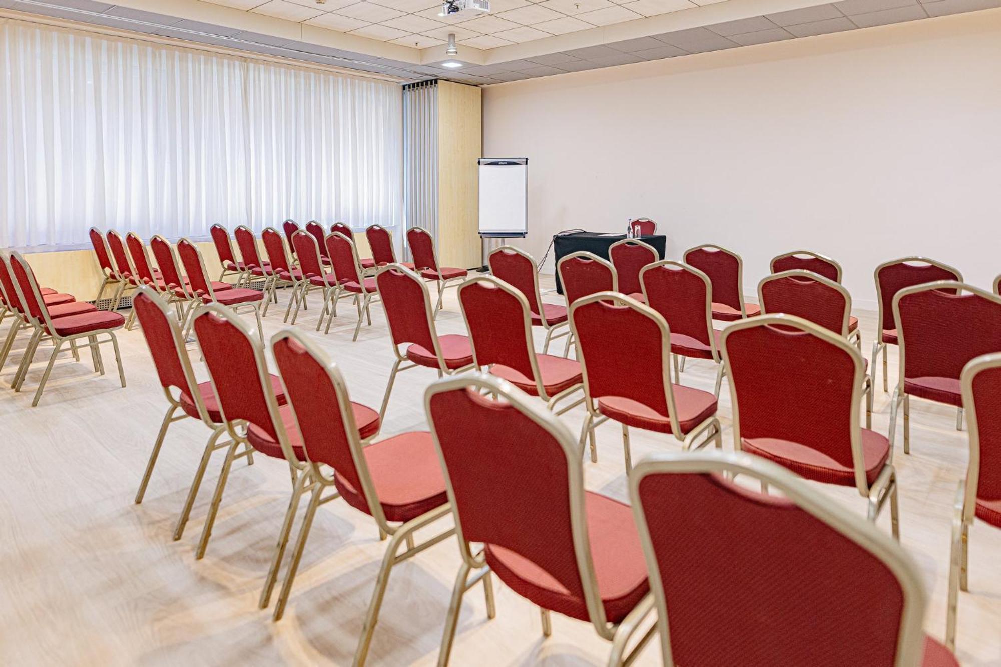 Holiday Inn Belgrade By Ihg Ngoại thất bức ảnh