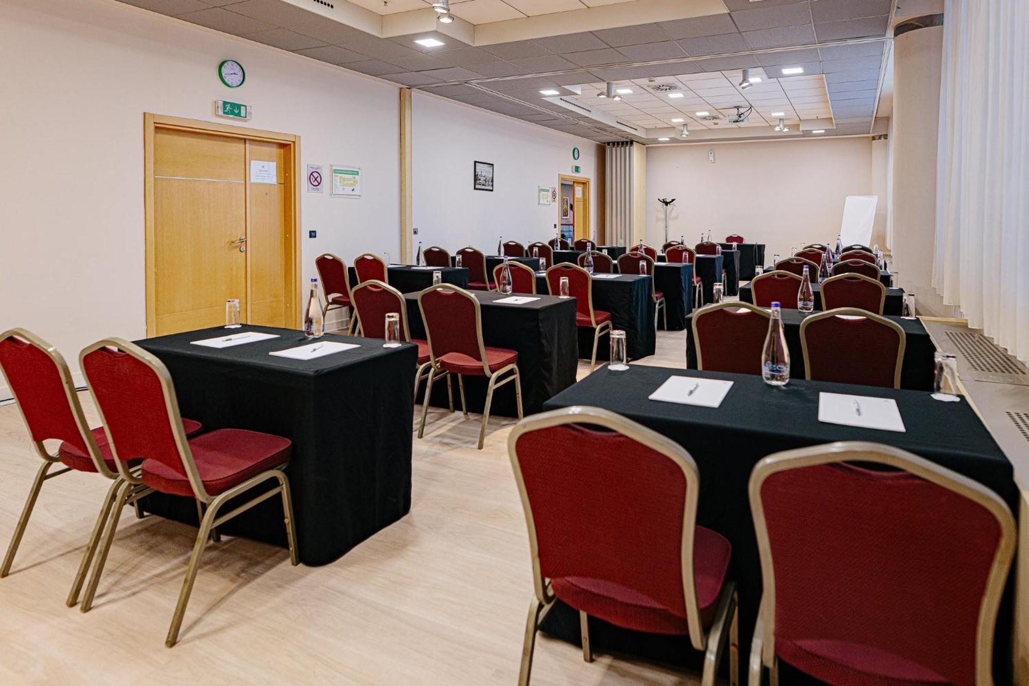 Holiday Inn Belgrade By Ihg Ngoại thất bức ảnh