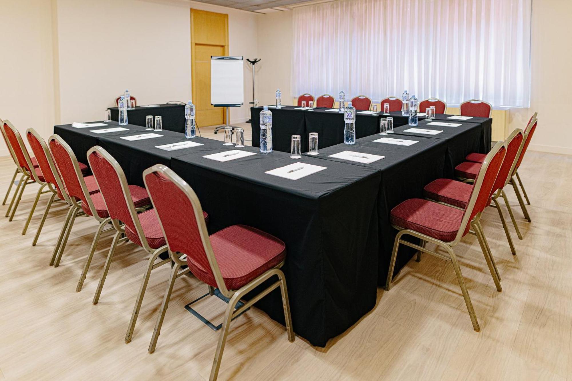 Holiday Inn Belgrade By Ihg Ngoại thất bức ảnh