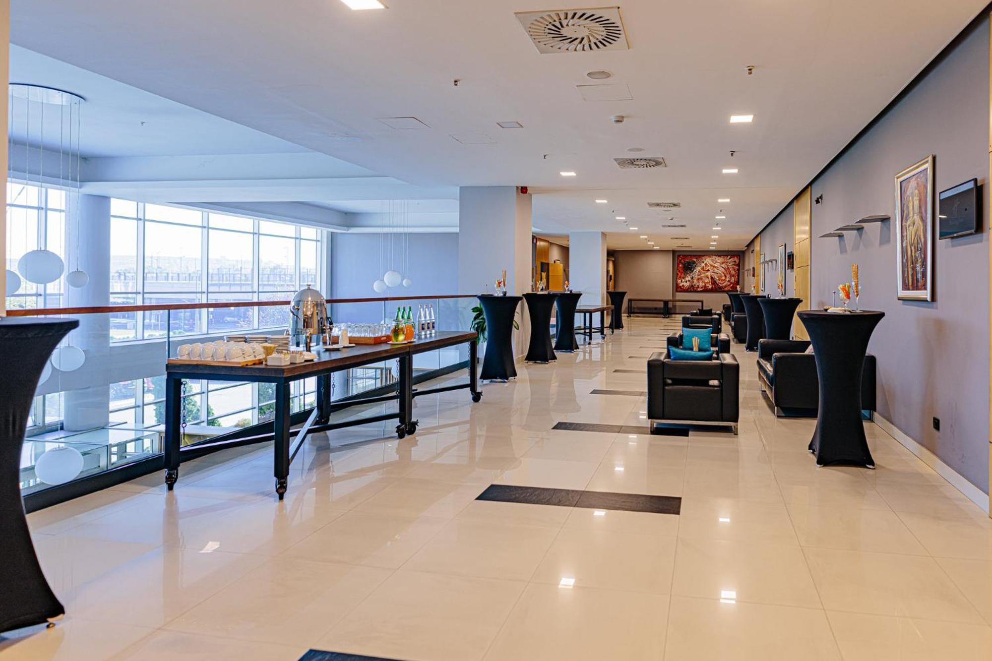 Holiday Inn Belgrade By Ihg Ngoại thất bức ảnh