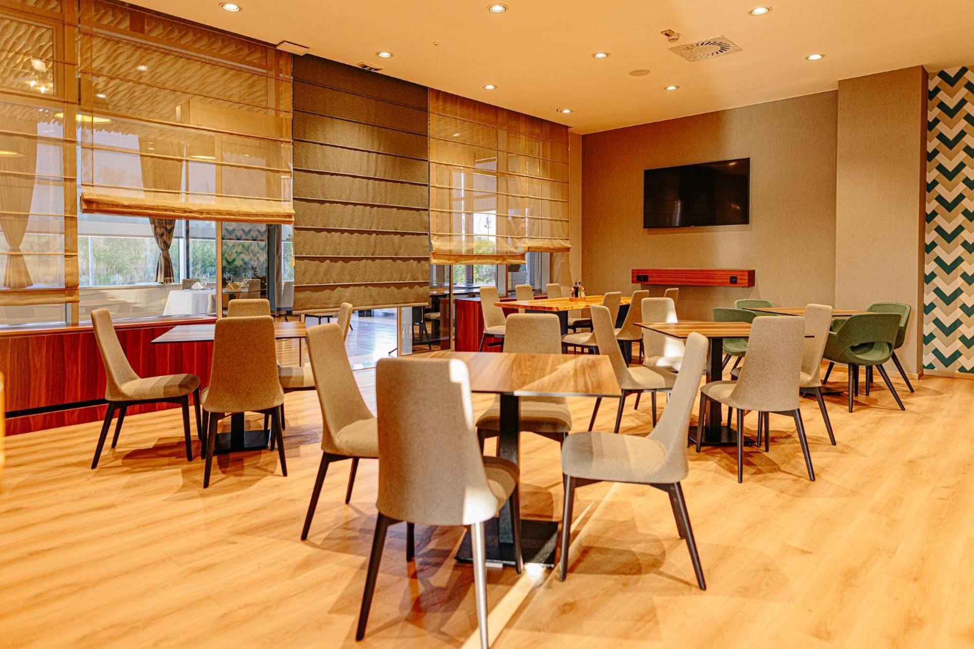 Holiday Inn Belgrade By Ihg Ngoại thất bức ảnh