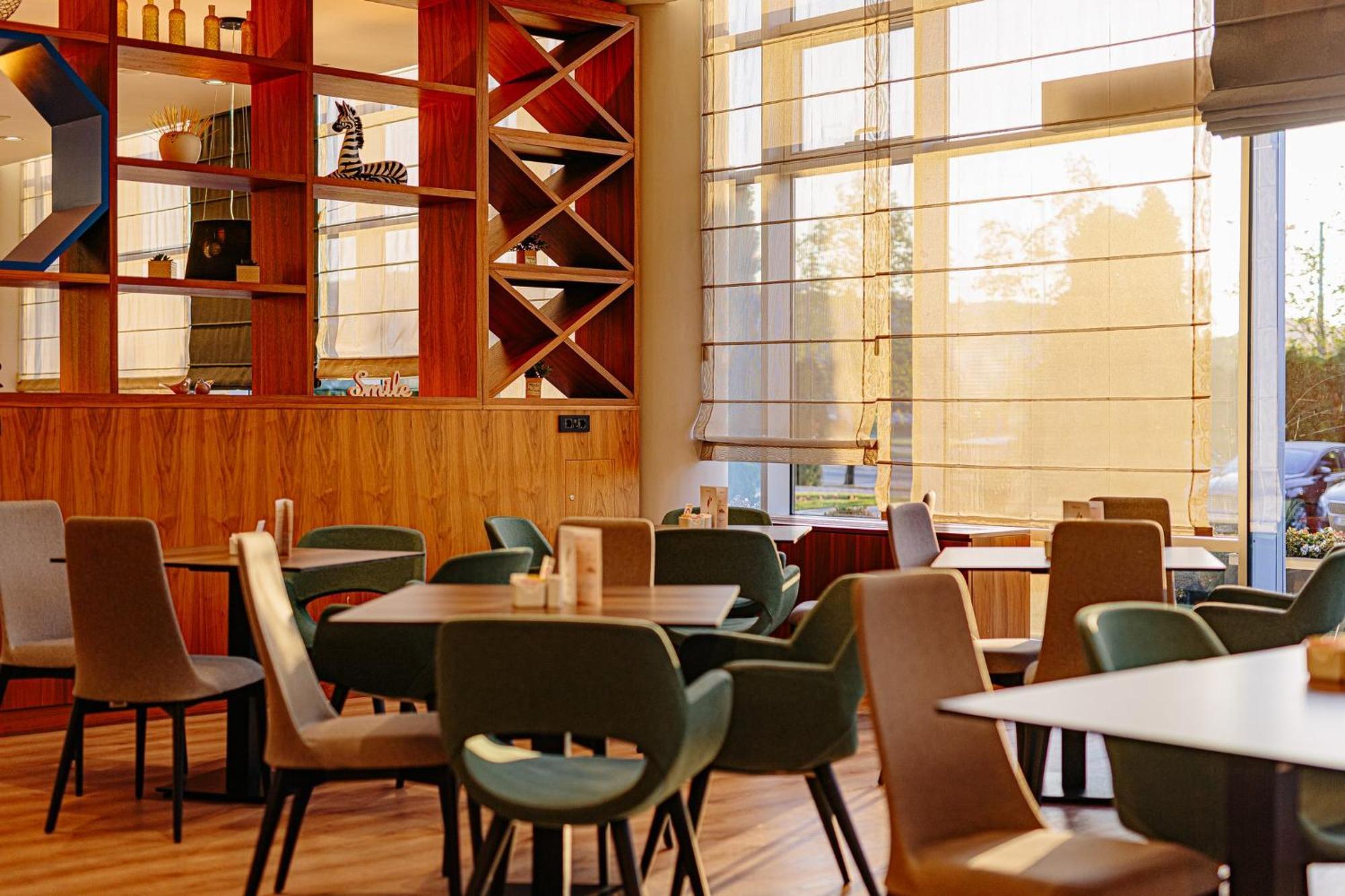 Holiday Inn Belgrade By Ihg Ngoại thất bức ảnh