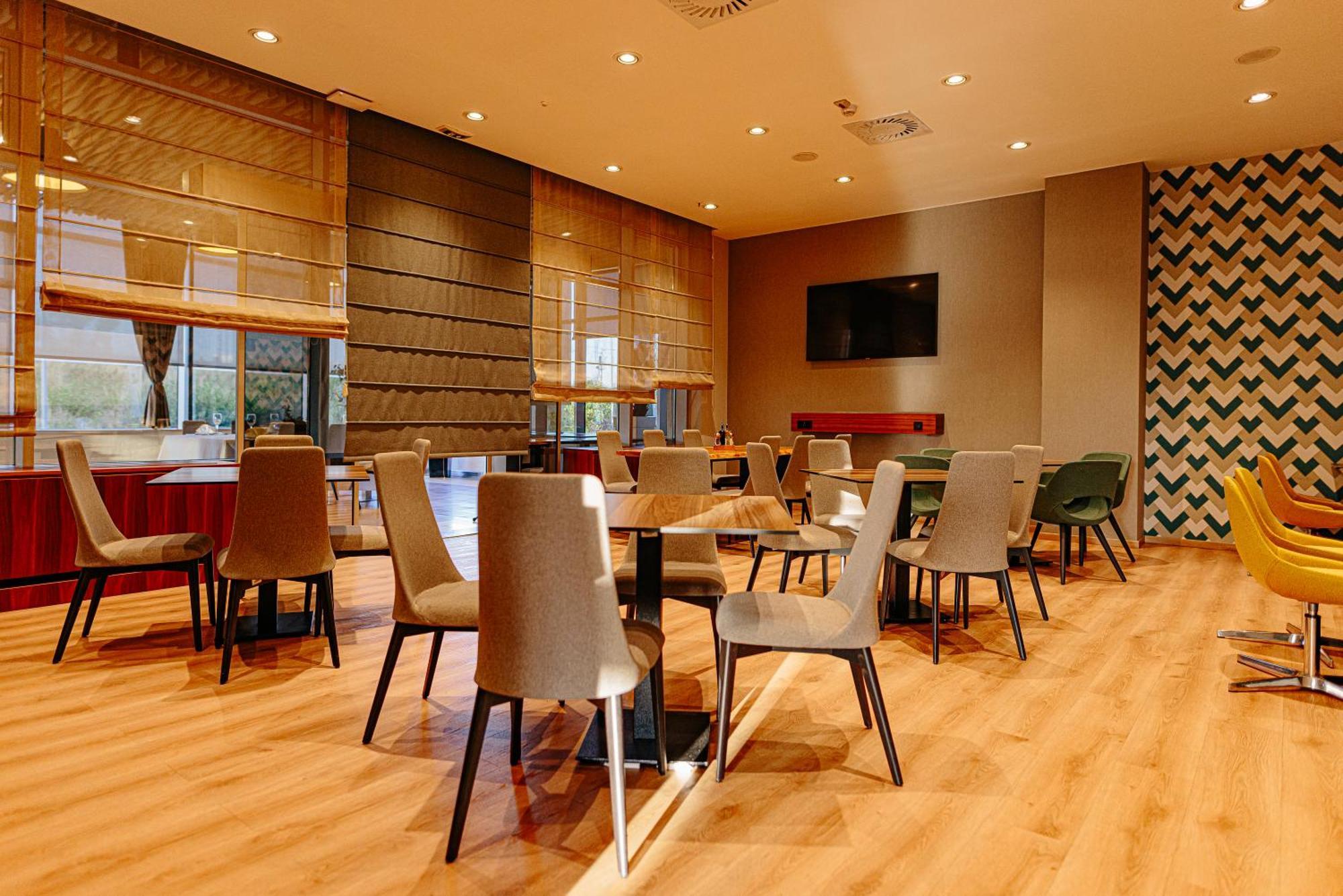 Holiday Inn Belgrade By Ihg Ngoại thất bức ảnh