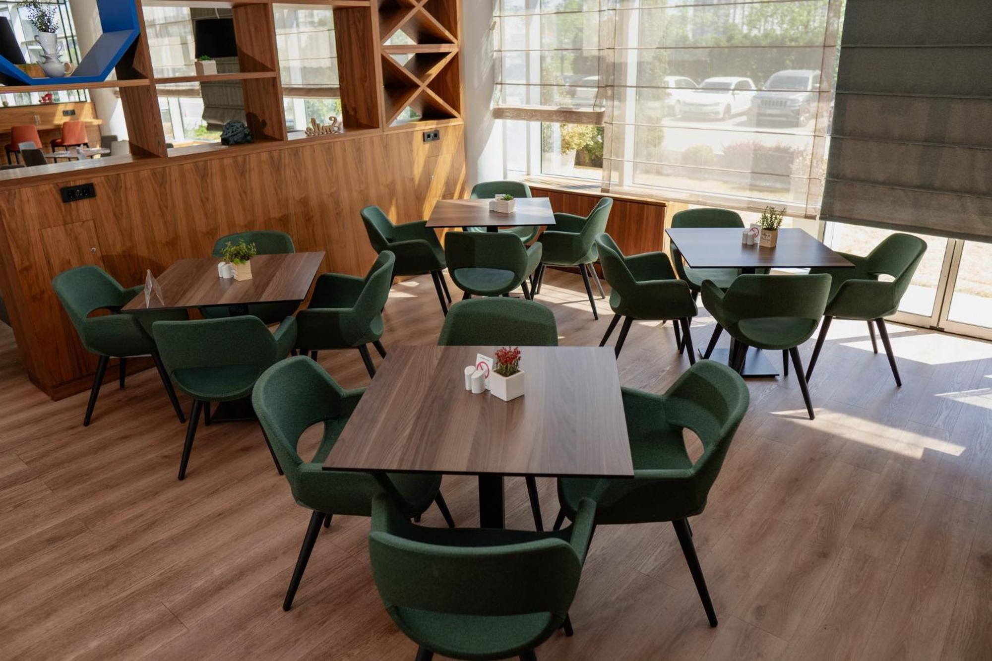 Holiday Inn Belgrade By Ihg Ngoại thất bức ảnh
